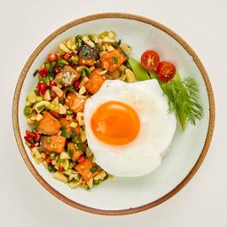 ข้าวหน้าแซลมอนผัดพริกเกลือ