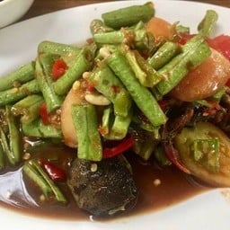 Long bean Thai spicy salad