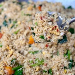 ข้าวผัดปลาอินทรีย์เค็ม