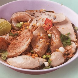 เส้นเล็กยำทรงเครื่อง พิเศษ