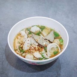 เส้นปลาต้มยำ (พิเศษ)ร้านลูกชิ้นปลานายเตี้ย