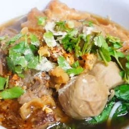 ก๋วยเตี๋ยวไก่ตุ๋น