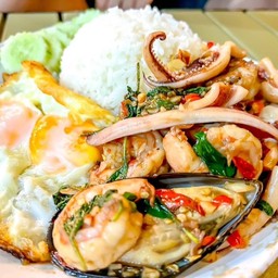 ข้าวกะเพราทะเล