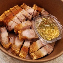 ชุด ดูโอ้ หมูกรอบ 200 กรัม + ข้าวหอมมะลิ 2 ห่อ