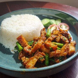 ผัดพริกแกงราดข้าว