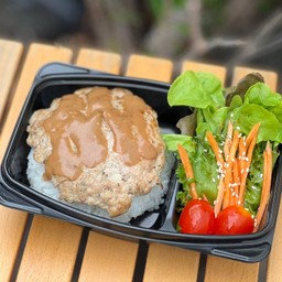 ข้าวหน้าเบอร์เกอร์หมูบราวน์ซอส