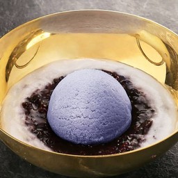 ไอศกรีมอัญชันข้าวเหนียวดำ