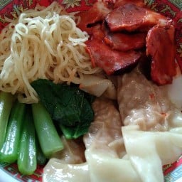 บะหมี่เกี๊ยวหมูแดง  ลุมพินีพาร์ค เพชรเกษม 98 ตึก C