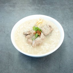 ข้าวต้มกระดูกหมู (ร้านวีระข้ามต้ม ต้มยำ)