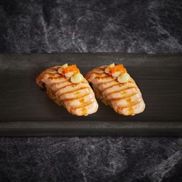 ซูชิแซลมอนย่างไฟ ( 2 คำ )