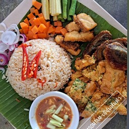 ข้าวผัดน้ำพริกลงเรือ