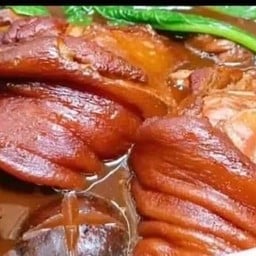 ข้าวขาหมูตาตั้ง
