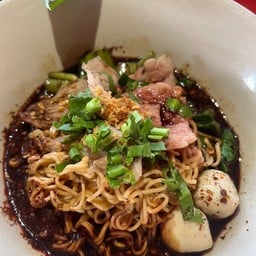 มาม่าหมู น้ำตก