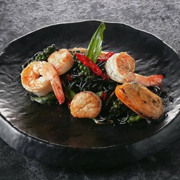 สปาเก็ตตี้เส้นดำขี้เมาทะเล