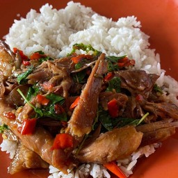 ข้าวกระเพราขาหมูรสเด็ด