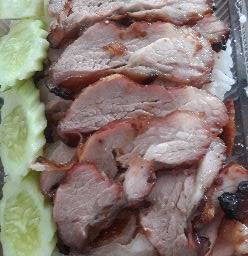 ข้าวหมูอบโอ่งน้ำจิ้มแจ่ว