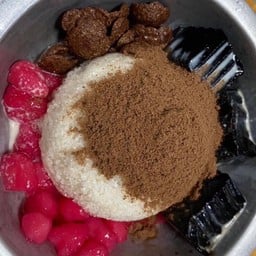 เฉาก๊วยนมสดภูเขาไฟ ทับทิมกรอบ