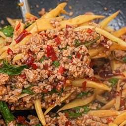 [อร่อยซ่ากับโค้ก] ข้าวกะเพราหมูสับหน่อไม้ดอง พริกแห้ง!!! +  ชเวปส์มะนาวโซดา ไม่มีน้ำตาล (กระป๋อง) 