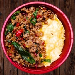 [อร่อยซ่ากับโค้ก] ข้าวราดผัดกะเพราหมูสับ ฟรีไข่ดาว+  โค้ก ออริจินัล (กระป๋อง)