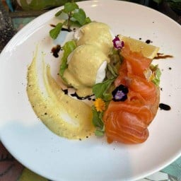 CAMELOT CAFÉ คาเมลอตคาเฟแอนด์ลิฟวิ่งรูม