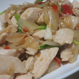 ข้าวหน้าไก่ผัดหอมใหญ่,ต้นหอม