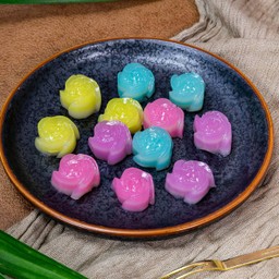 ขนมชั้นดอกกุหลาบเล็ก กล่อง 16 ชิ้น