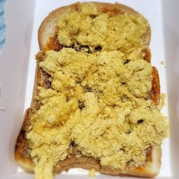 ปังปิ้งพริกเผา+หมูหยอง 1 แผ่น