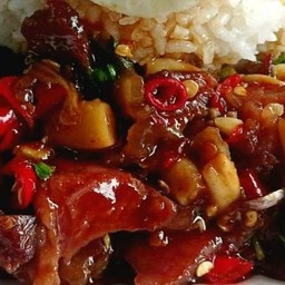 กะเพราเนื้อเปื่อยราดข้าว