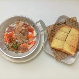 ไข่กระทะ + ปังปิ้ง 1 แผ่น