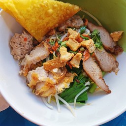 เตี๋ยวแซ่บต้มยำหมูกรอบ สาขาบ้านโป่ง