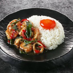 ข้าวกะเพราทะเล ไข่ดอง