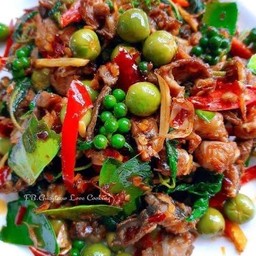 ผัดเผ็ดกบ