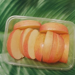 แอปเปิ้ลแดงฟูจิ. Red apple