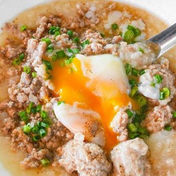 โจ๊กหมูสับรวน หมูสับปั้น ไข่ลวก
