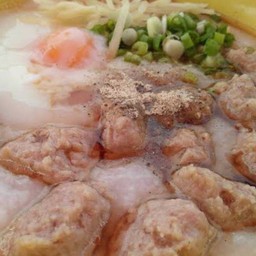 โจ๊กหมูเด้ง ไข่ลวก