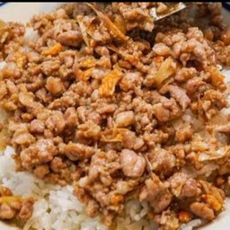 หมูสับทอดกระเทียมราดข้าว