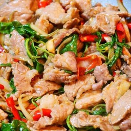 ข้าวกระเพราหมูชิ้น+ท๊อปปิ้ง