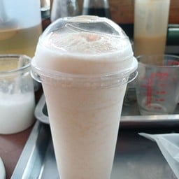 น้ำปั่นน้อยหน่า หน้าร้านผัดไทย นครชุม