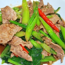 ผัดผักคะน้า หมู