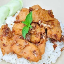ข้าวหมูยอทอดกระเทียม