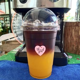 อเมริกาโน่น้ำส้มเย็น[ ใช้เครื่องชงกาแฟสดชง]