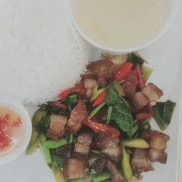 คะน้าหมูกรอบ