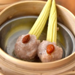 ข้าวโพดอ่อนแต้มหน้าหมู