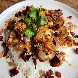 ข้าวหมูกรอบคั่วพริกเกลือ