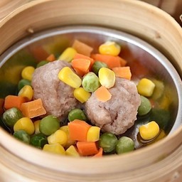 ผัก3สีโรยหน้าหมู