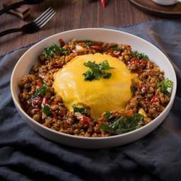 ข้าวไข่ข้น กะเพรากรอบ