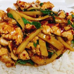 ผัดพริกแกง หน่อไม้ หมูชิ้น