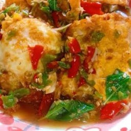 ผัดกะเพราไข่ดาว(ราดข้าว)