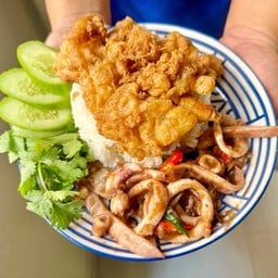 หมึกผัดกะปิราดข้าว