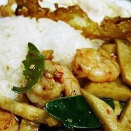 ผัดพริกแกงกุ้งใส่หน่อไม้(ราดข้าว)